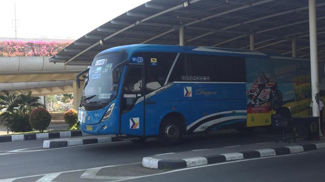 Suasana terminal bis Damri di Bandara Soekarno Hatta pada Sabtu (6/7) siang. Foto: Andesta Herli/kumparan
