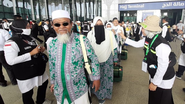 Kedatangan jemaah Indonesia kloter pertama di Madinah, Arab Saudi. Foto: Darmawan/Media Center Haji