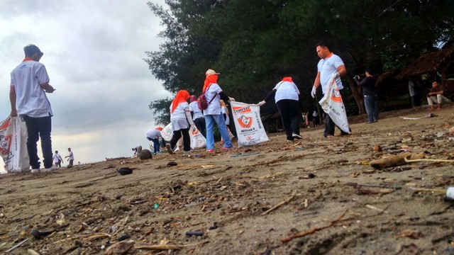 Bakti Pantai BKIPM Padang Peduli Lingkungan Kawasan Wisata (27346)