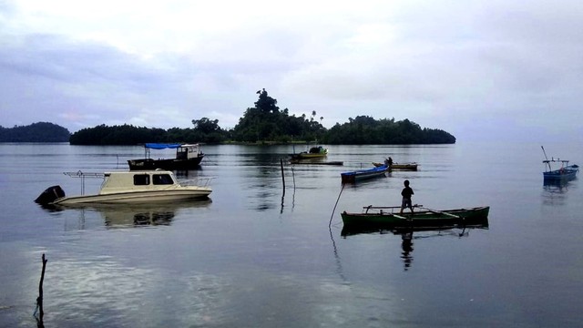 Pulau Imam, berada tak jauh dari pesisir kota Weda. Foto: Rajif Duchlun/cermat