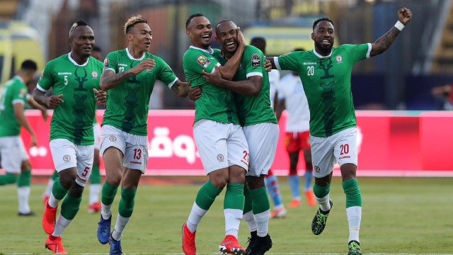 Para pemain Madagaskar merayakan gol. Foto: REUTERS/Suhaib Salem