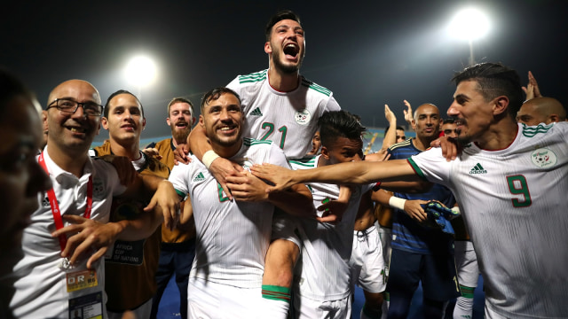 Para pemain Aljazair merayakan kemenangan. Foto: REUTERS/Sumaya Hisham
