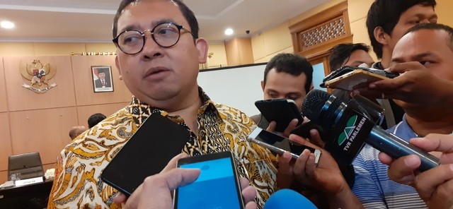 Politisi partai Gerindra, Fadli Zon, saat diwawancarai di Kompleks Kepatihan Yogyakarta, Senin (8/7/2019). Foto: erl.