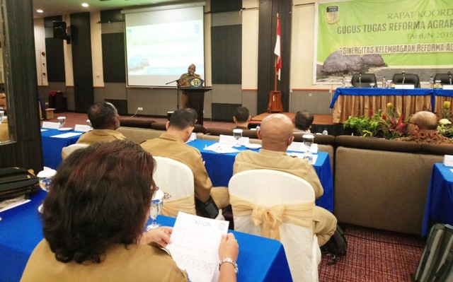 Asisten Bidang Pemerintahan Sekda Papua,saat membuka kegiatan GTRA di Kota Jayapura, Senin 8 Juli 2019-Foto Pratiwi.jpg