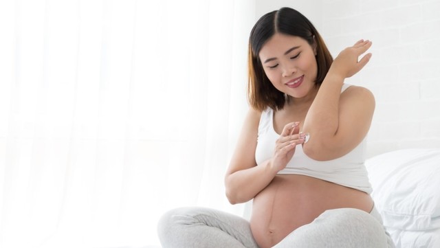 Perawatan kulit ibu hamil. Foto: Shutterstock