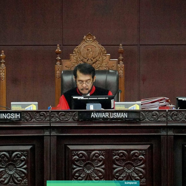 (Kiri-kanan) Hakim Konstitusi, Enny Nurbaningsih, Hakim Konstitusi, Anwar Usman dan Hakim Konstitusi, Arief Hidayat saat sidang sengketa Pemilu Legislatif 2019, di Mahkamah Konstitusi,Selasa (9/7). Foto: Helmi Afandi Abdullah/kumparan