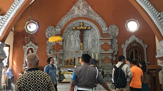 Altar di Gereja Katolik Santo Yoseph Denpasar, Selasa (9/7). Foto: Denita BR Matondang/kumparan