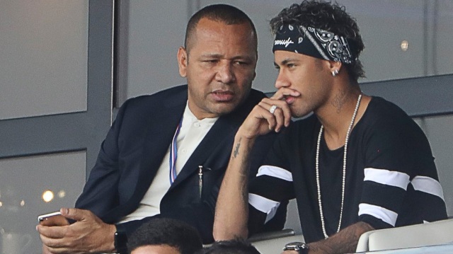 Neymar bersama ayahnya, Neymar Sr. Foto: JACQUES DEMARTHON / AFP