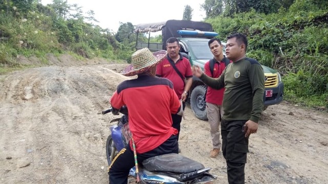 Tim patroli Hutan Bangkalaan, Kecamatan Kelumpang Barat, Kabupaten Kotabaru. Foto: Dishut Kalsel