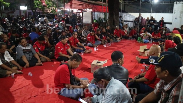 Massa PAC Aksi Damai, Elit PDIP Surabaya Malah Tak Tampak