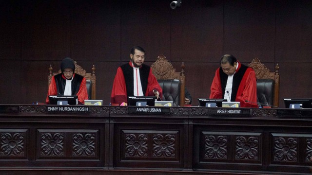 Hakim Mahkamah Konstitusi saat sidang sengketa hasil pemilu legislatif 2019, di Mahkamah Konstitusi, Rabu (10/7). Foto: Helmi Afandi/kumparan