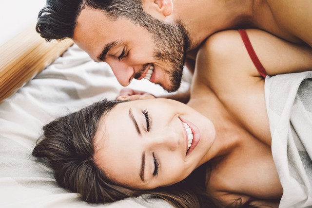 Selain Ciuman, Ini 5 Trik yang Disukai Perempuan saat Foreplay (4)