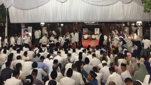 Suasana Tahlilan 40 hari Almarhumah Ani Yudhoyono di Cikeas. Foto: Ferry Fadhlurrahman/kumparan