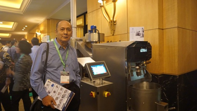com-Robert Patilaya, pemilik sekaligus pendiri Berto Coffee Roaster