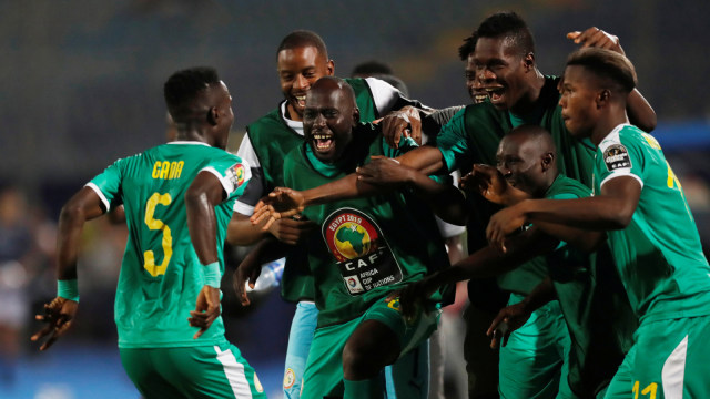 Idrissa Gana Gueye merayakan gol ke gawang Benin. Foto: Reuters/Mohamed Abd El Ghany