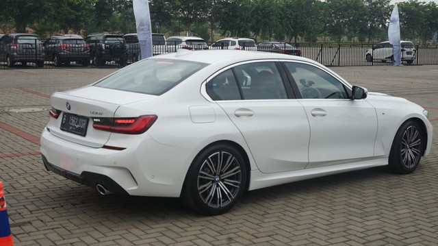 Menjajal Fitur Reversing Assistant di BMW Seri 3 G20