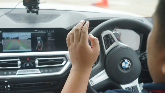 Menjajal Fitur Reversing Assistant di BMW Seri 3 G20