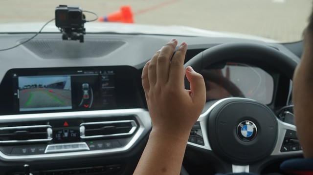 Menjajal Fitur Reversing Assistant di BMW Seri 3 G20
