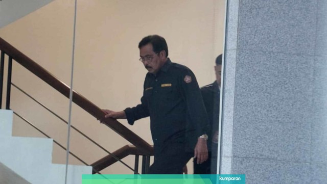 Gubernur Kepulauan Riau Nurdin Basirun akan menjalani pemeriksaan di KPK, Kamis (11/7). Foto: Helmi Afandi/kumparan