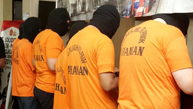 Konferensi pers Polres Pelabuhan Tanjung Priok, peredaran mata uang asing diduga palsu