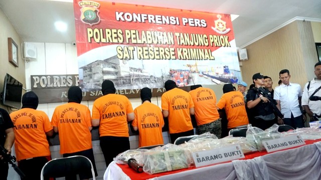 Konferensi pers Polres Pelabuhan Tanjung Priok, peredaran mata uang asing diduga palsu