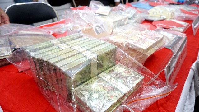 Konferensi pers Polres Pelabuhan Tanjung Priok, peredaran mata uang asing diduga palsu