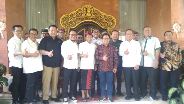 Gubernur Bali Wayan Koster bersama Cak Imin dan jajaran PKB, Kamis (11/7) - kanalbali/KAAAD