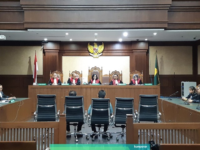 2 hakim Pengadilan Negeri Jakarta Selatan, Iswahyu dan Irwan Menjalani Sidang Vonis di Pengadilan Tipikor Jakarta. Foto: Adhim Mugni Mubaroq/kumparan