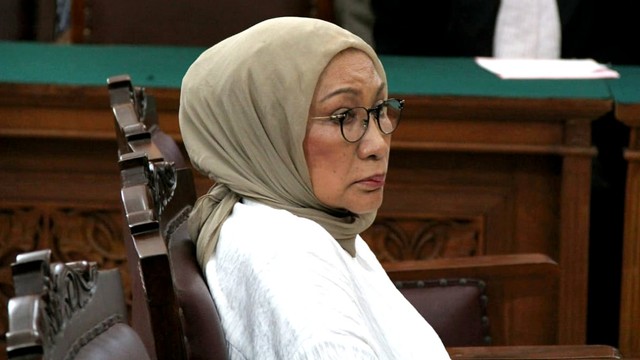 Terdakwa kasus dugaan penyebaran berita bohong atau hoaks Ratna Sarumpaet saat menjalani sidang putusan di Pengadilan Negeri Jakarta Selatan, Kamis (11/7). Foto: Nugroho Sejati/kumparan