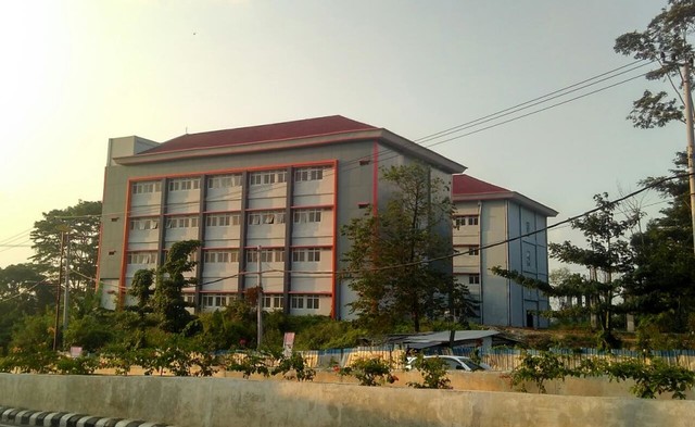 Tampak dua gedung bakal RSP Unila telah selesai pengerjaanya, Kamis (11/7) | Foto : Sidik Aryono / Lampung Geh