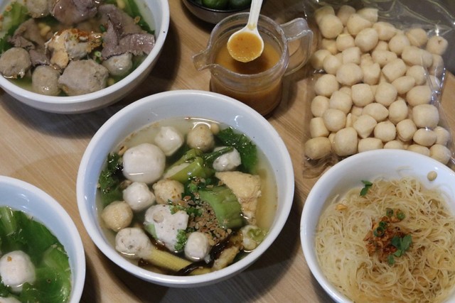 Mencicipi Lezatnya Bakso Ikan Telur Asin Khas Pontianak (27620)