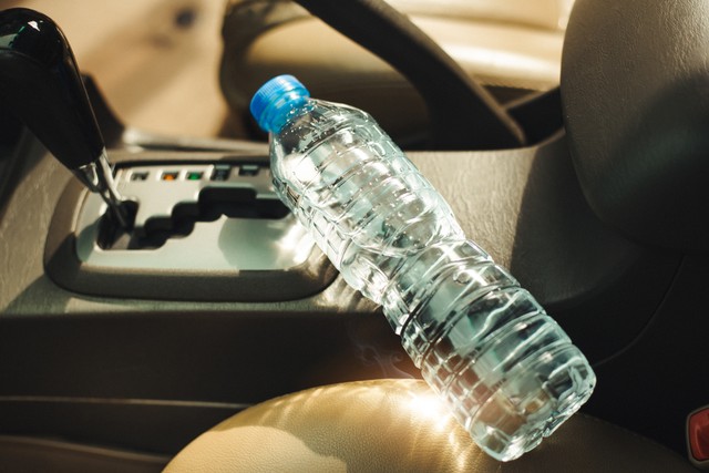 TikTokers Ungkap Isi Air Minum yang Botolnya Tak Pernah Dicuci atau Diganti, Hih (203992)