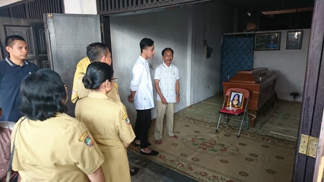 Suasana di kediaman almarhumah Umiyatun, istri dari sopir keluarga Presiden Joko Widodo. (Agung Santoso)