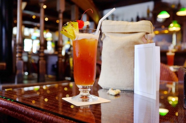 com-Singapore Sling.