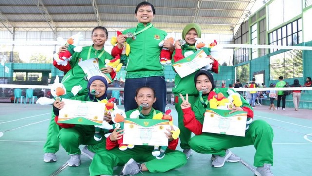 Tim sepak takraw Quadrant Putri Bojonegoro peraih medali perak, terdiri dari, Luluk Seliana, Sefia Amanda, Desty Dwi Ribut, Amilia Darmayanti dan Emi Fakoiria.