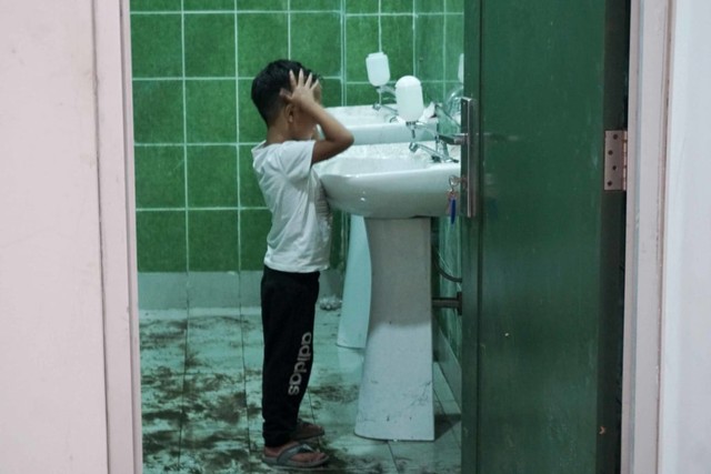 Pencari suaka di gedung eks Kodim Kalideres (NOT COVER)