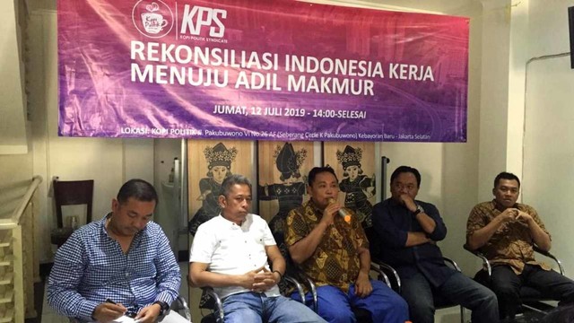 Diskusi 'Rekonsiliasi Indonesia Kerja Menuju Adil dan Makmur' oleh Kopi Politik Syndicate, di kawasan Jakarta Selatan, Jumat (12/7). Foto: Lutfan Darmawan/kumparan