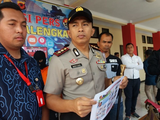 Kapolres Majalengka, AKBP Mariyono, saat menggelar jumpa pers terkait hasil tes kejiwaan Amsor, tersangka penyerangan terhadap sopir bus Safari. (Oki)