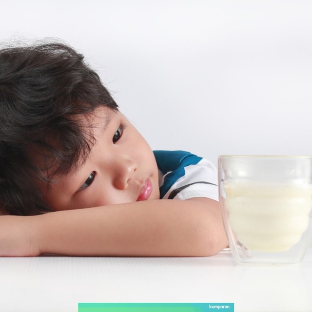 com-Ilustrasi anak enggan minum susu. Foto: Shutterstock