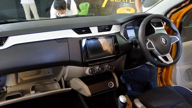 Dashboard Renault Triber Foto: Aditya Pratama Niagara/kumparan