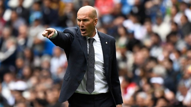 Zinedine Zidane mendampingi Real Madrid. Foto: AFP/Pierre-Philippe Marcou
