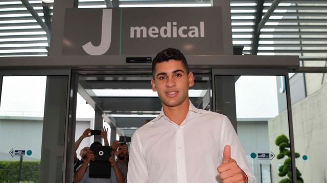 Cristian Romero saat menjalani tes medis di J-Medical. Foto: Dok. Juventus F.C.