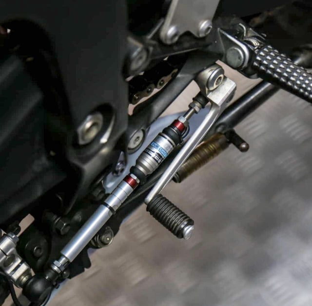 Ilustrasi quick shifter pada motor Foto: Dok. One3 Motoshop