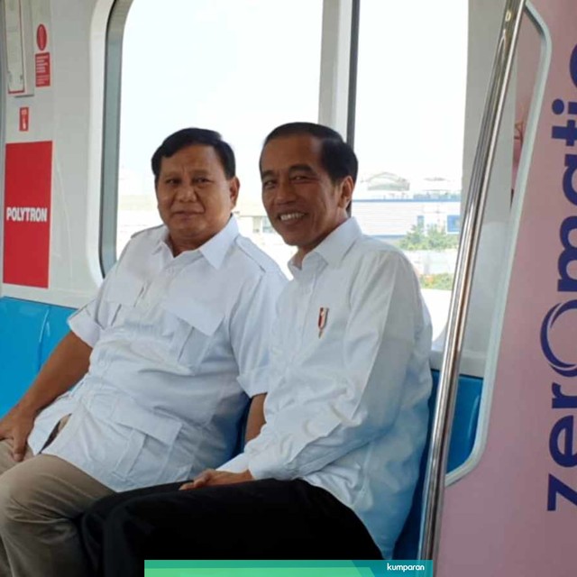 Prabowo Subianto dan Joko Widodo di dalam MRT. Foto: Dok. Istimewa