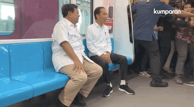 Jokowi dan Prabowo di MRT. Foto: Istimewa