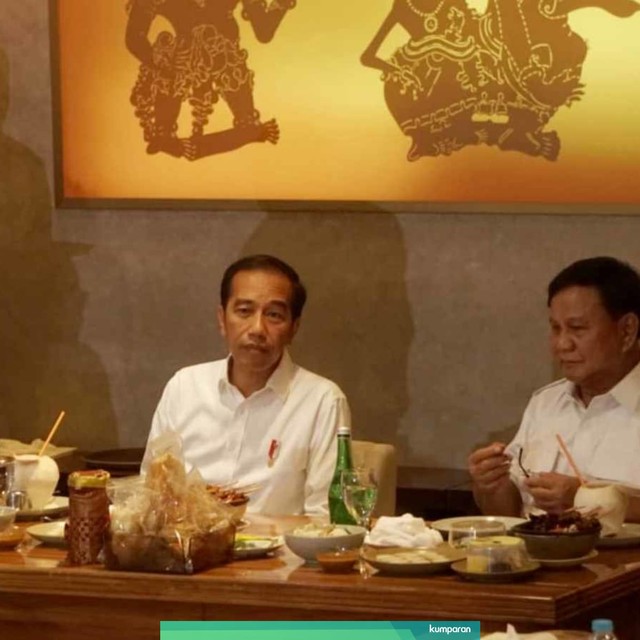 Joko Widodo dan Prabowo Subianto makan siang bersama di FX Sudirman. Foto: Irfan Adi Saputra/kumparan