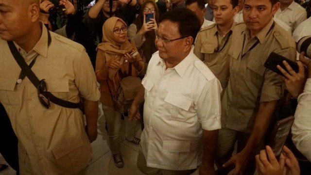 Foto: 80 Menit Pertemuan Jokowi-Prabowo (85669)