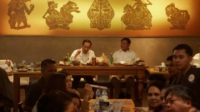 Foto: 80 Menit Pertemuan Jokowi-Prabowo (85666)