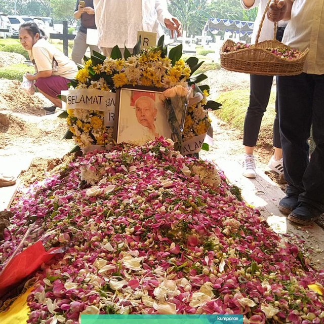 Prosesi pemakaman Rudy Badil. Foto: Maria Gabrielle Putrinda/kumparan