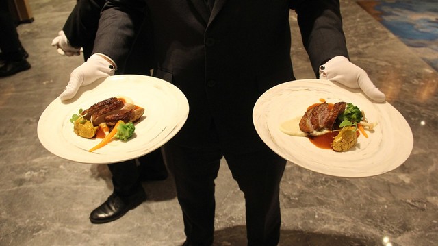 Menu Magret of Northern Duck di Peruvian Gala Dinner di Hotel Intercontinental, Jakarta, Jumat (12/7). Foto: Nugroho Sejati/kumparan